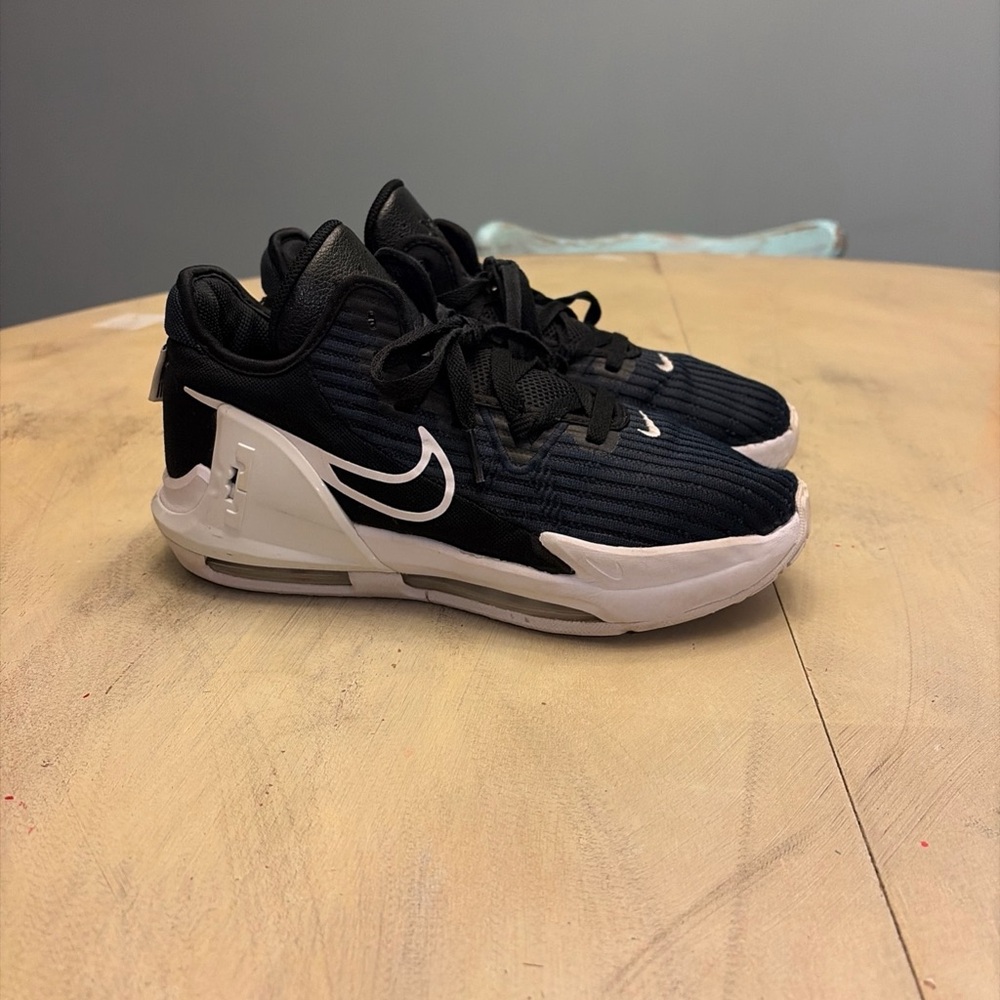 Nike Lebron Witness VI Navy White Size 7Y - 2022 - DD0423-002